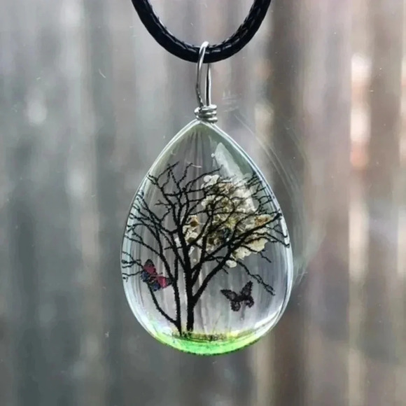 White Butterfly Tree Real Flower Teardrop Pendant Necklace NWT - Picture 1 of 2